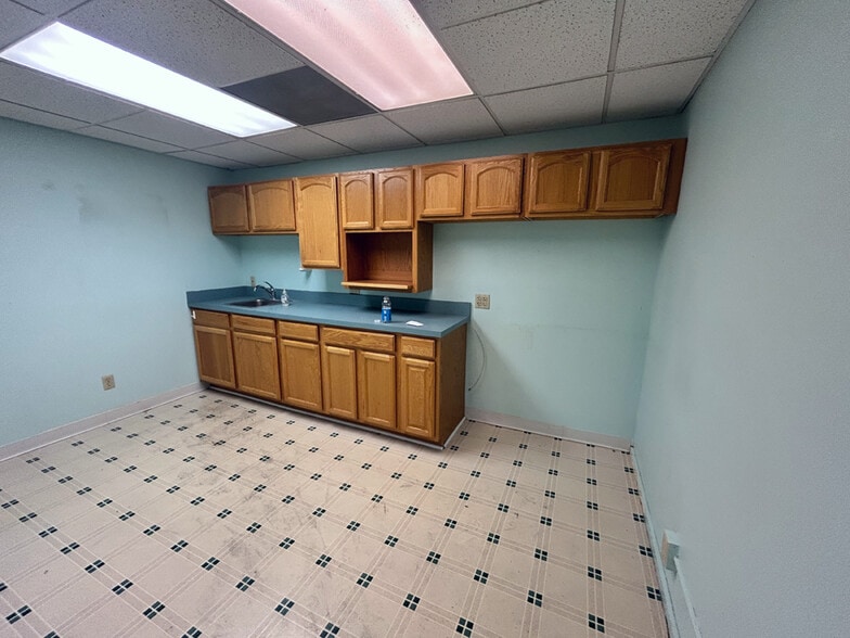 More Photos Of 331 Bridge St, New Cumberland Office For Sale