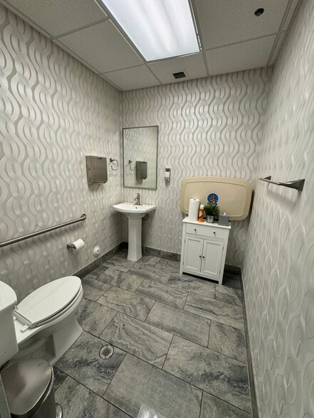 More Photos Of 1970 NW 129th Ave, Miami Warehouse For Lease