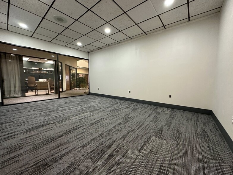 More Photos Of 40 Adloff Ln, Springfield Medical For Lease