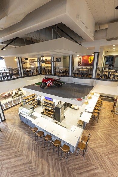 More Photos Of 390 N Sunrise Ave, Roseville Restaurant For Sale