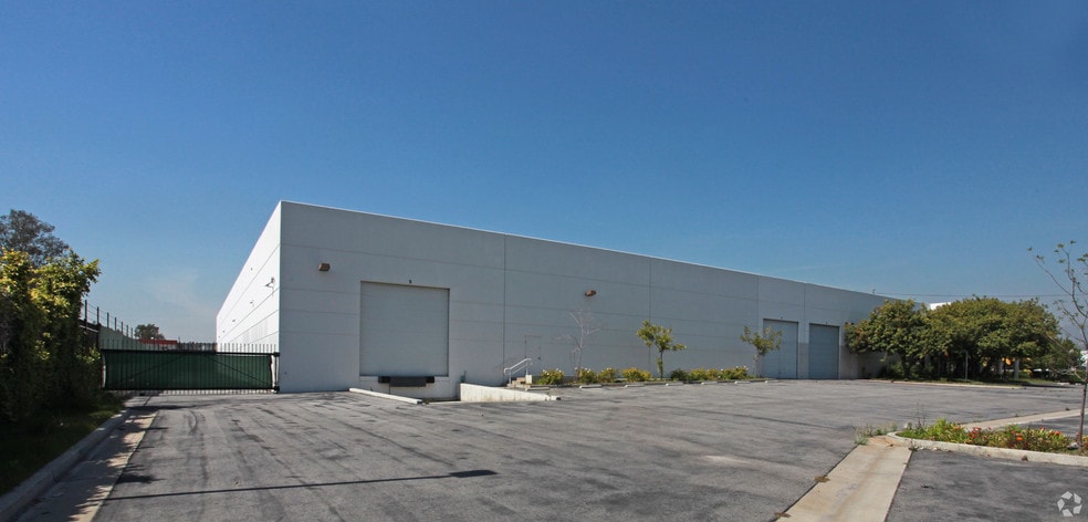 More Photos Of 11915-11937 Wicks St, Sun Valley Warehouse For Lease