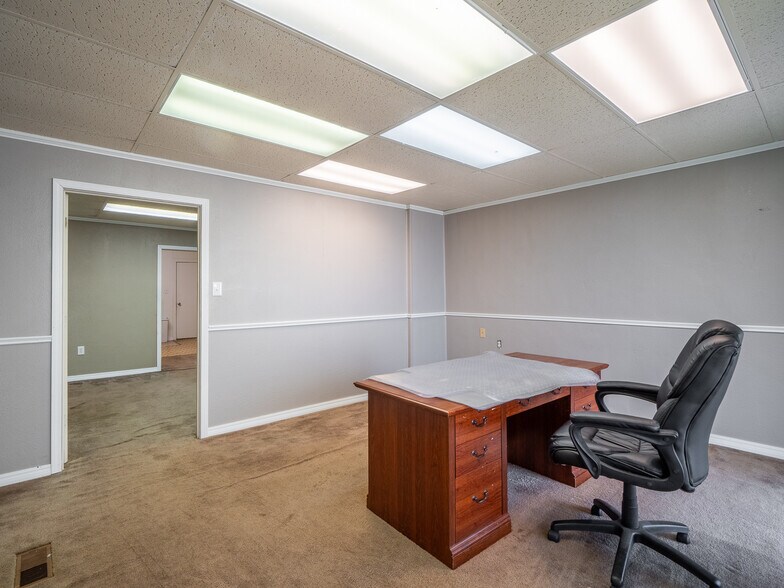 More Photos Of 426 E Wyandotte Ave, Mcalester Office For Sale