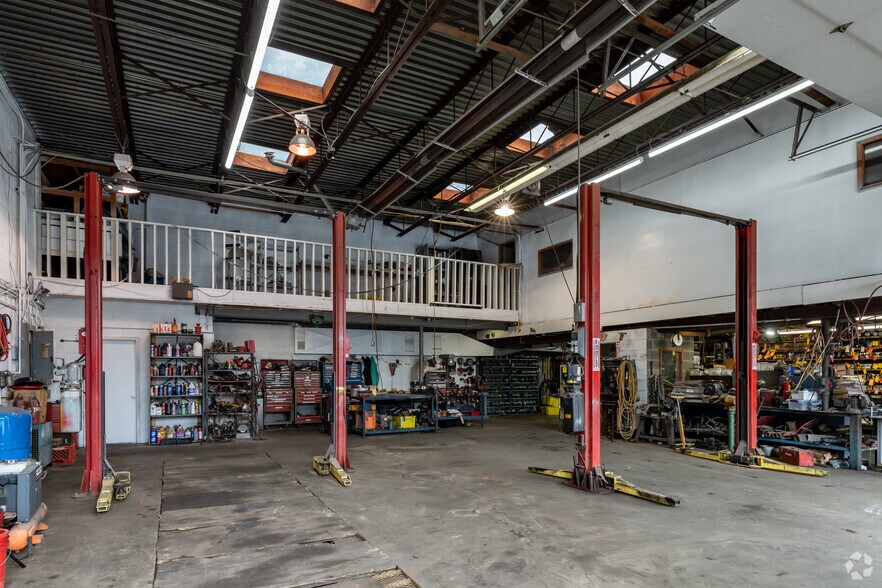 More Photos Of 49260 Van Dyke Ave, Shelby Township Warehouse For Sale