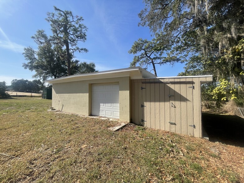 More Photos Of 205 Fern Dr, Leesburg Self Storage For Lease