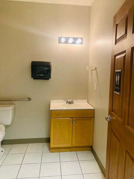 More Photos Of 3201 E Memorial, Edmond Office For Sale