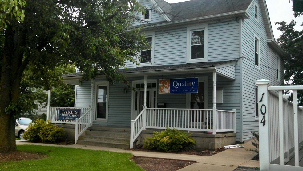 More Photos Of 104 E Ridgeville Blvd, Mount Airy General Retail For Sale