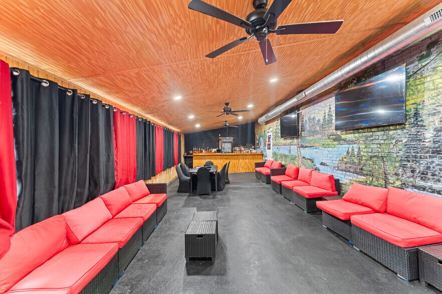 More Photos Of 811 Dixwell Ave, Hamden Flex For Sale