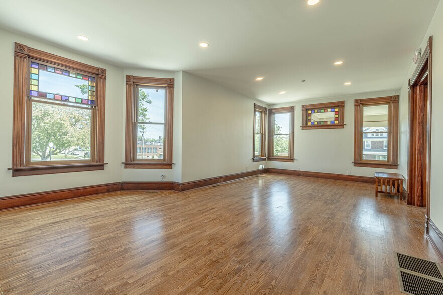 More Photos Of 1303 11th St, Monroe Storefront Retail Office For Lease