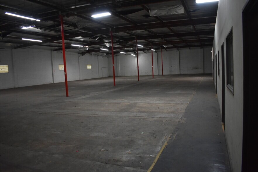 More Photos Of 2416 E 16th St, Los Angeles Manufacturing For Lease