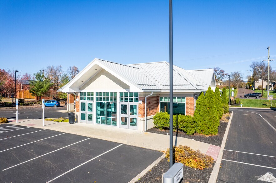 More Photos Of 1600 Sumneytown Pike, Lansdale Bank For Lease