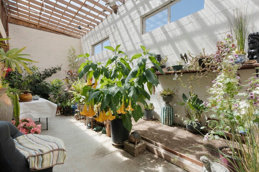 More Photos Of 347 2nd St, Crescent City Industrial For Sale