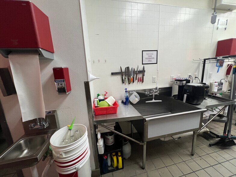 More Photos Of 7205 S Broadway Ave, Tyler Fast Food For Lease
