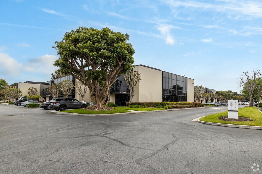 More Photos Of 350 S Crenshaw Blvd, Torrance Unknown For Lease
