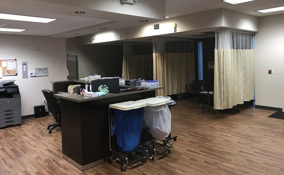 More Photos Of 2155 E Conference Dr, Tempe Medical For Lease