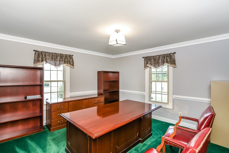 More Photos Of 1900 E Parham Rd, Henrico Office For Sale