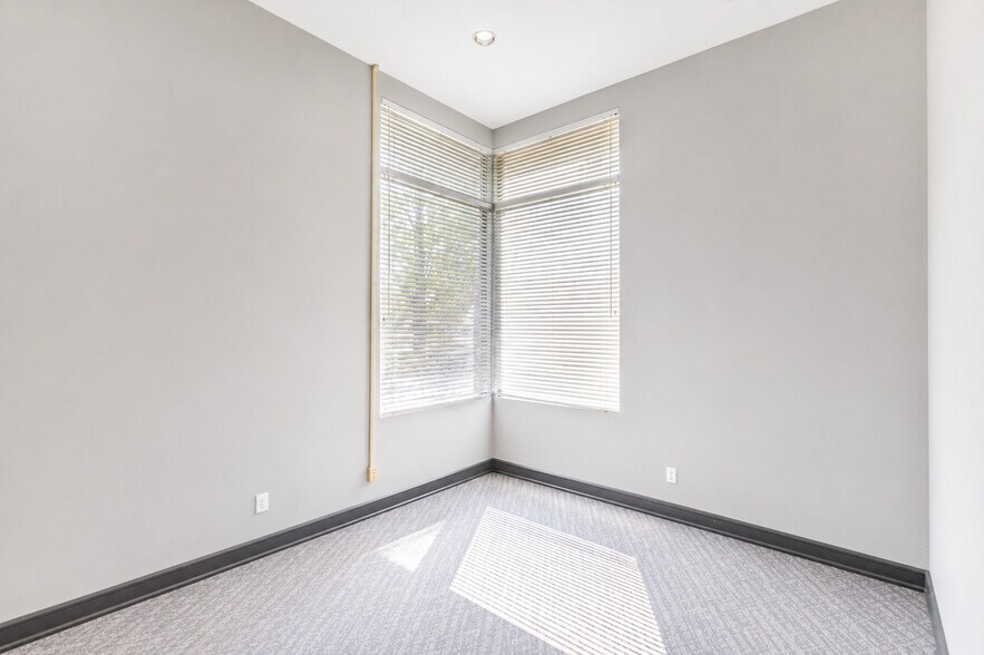 More Photos Of 5963 Kentshire Dr, Kettering Medical For Lease