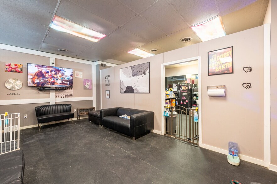 More Photos Of 733-735 Allegheny River Blvd, Verona Storefront For Sale