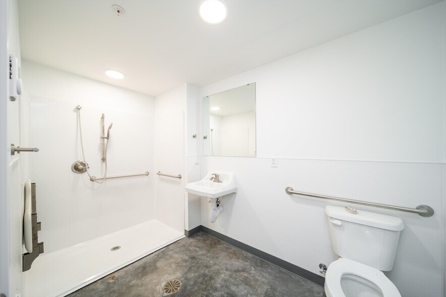 More Photos Of 1704 Carolina St, Bellingham Industrial For Sale