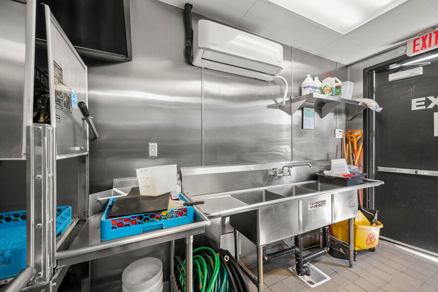 More Photos Of 4727 University Ave, San Diego Restaurant For Sale