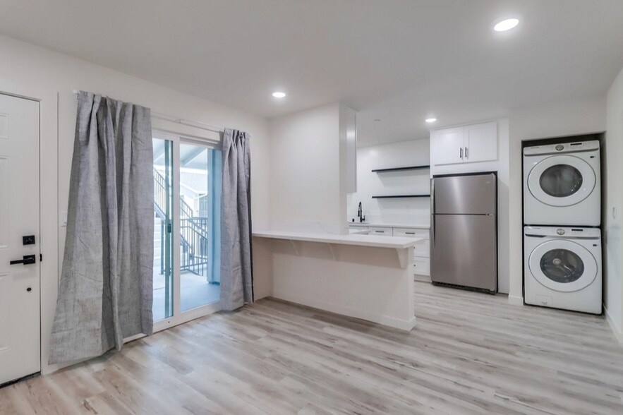 More Photos Of 1478 Hornblend St, San Diego Apartments For Sale