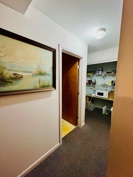 More Photos Of 567 Vauxhall St, Waterford Medical For Sale