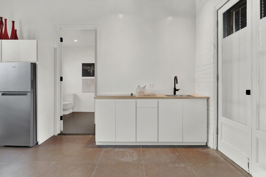 More Photos Of 435 S Boyle Ave, Los Angeles Office Residential For Sale