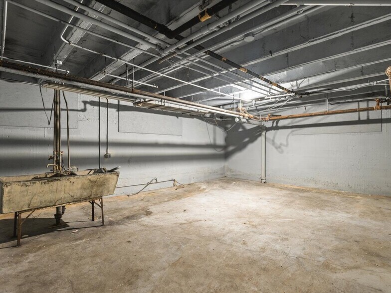 More Photos Of 204 S 6th St, Rockford Apartments For Sale