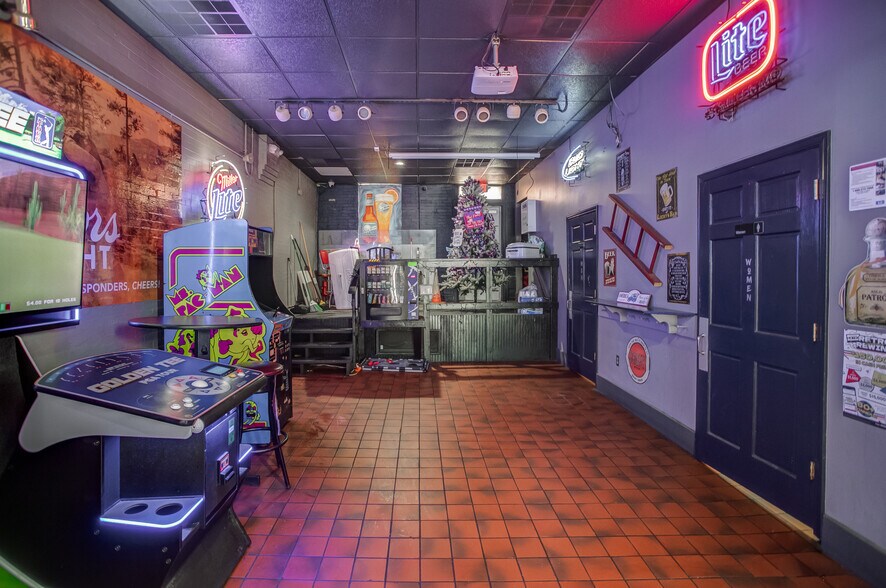 More Photos Of 314 State St, Alton Restaurant For Sale