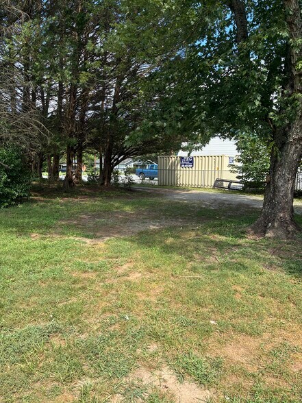 More Photos Of 1109 W Main St, Yadkinville Flex For Sale