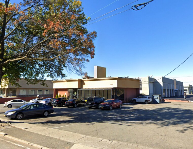 Primary Photo Of 1149 Old Country Rd, Westbury Freestanding For Sale