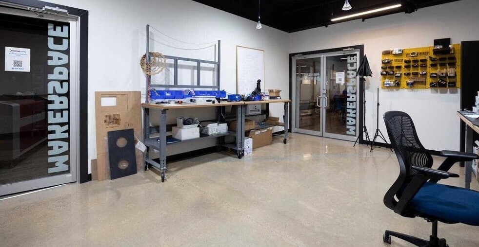 More Photos Of 8026 Franklin Av, Fort McMurray Office For Sale