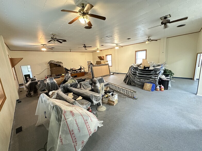 More Photos Of 68740 East St, Edwardsburg Specialty For Sale