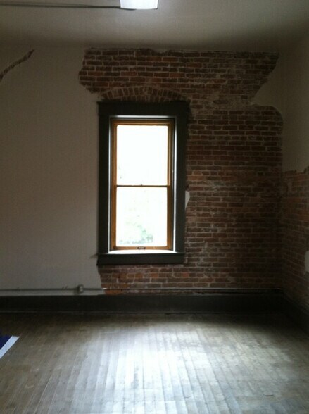 More Photos Of 105 E Alpine St, Siloam Springs Loft Creative Space For Lease