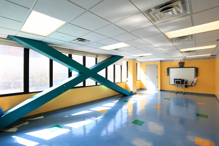 More Photos Of 126 Delancey St, New York Office For Sale