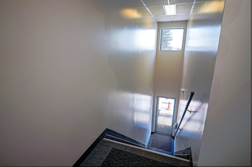 More Photos Of 3460 93 St NW, Edmonton Office For Lease