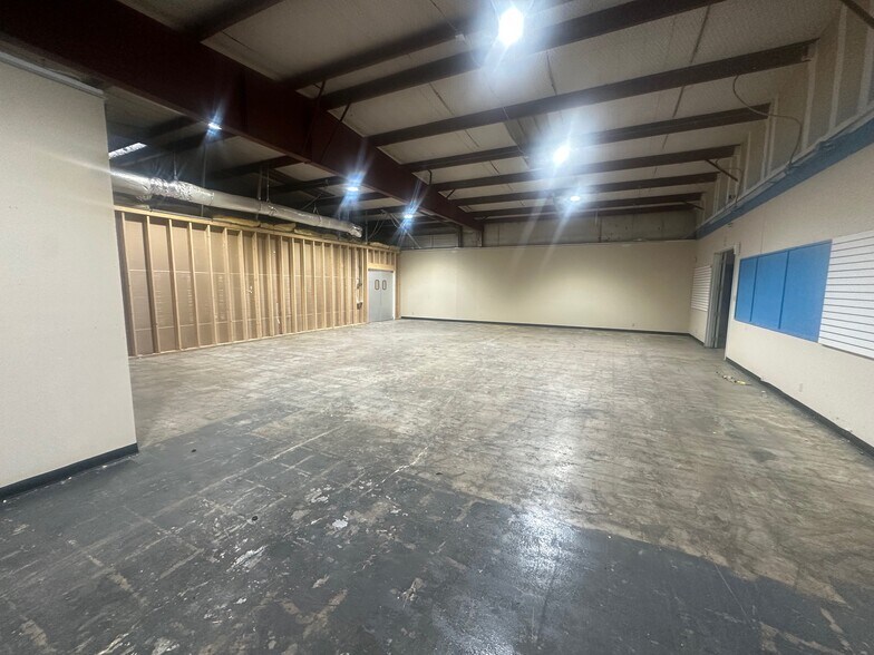 More Photos Of 1700 Baker Rd, Sherman Light Distribution For Lease