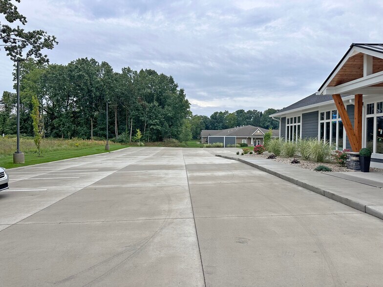 More Photos Of 6134 Northland NE dr, Belmont Office For Sale