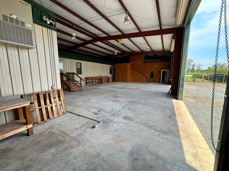 More Photos Of 19300 Valdosta Hwy, Valdosta Light Distribution For Lease