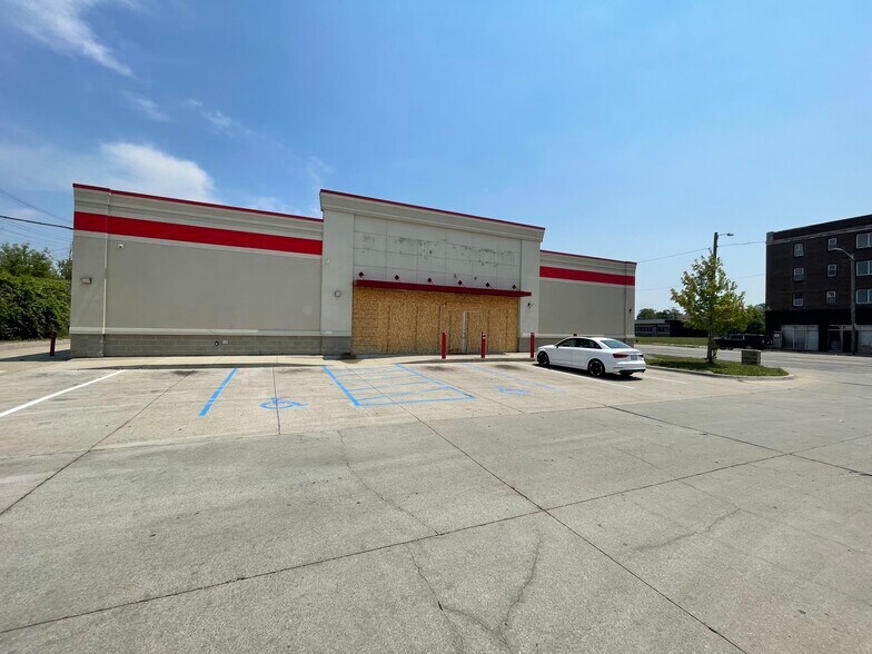 More Photos Of 2250 W Davison, Detroit Freestanding For Lease