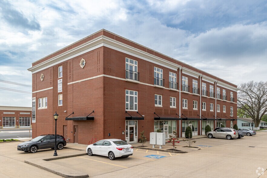 More Photos Of 809 SW A St, Bentonville Office Residential For Lease