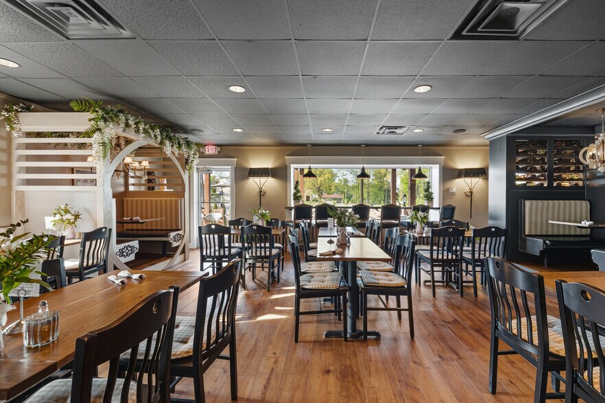 More Photos Of 320 W College St, Pulaski Fast Food For Sale