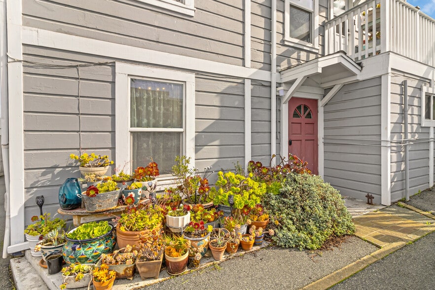 More Photos Of 883 Lighthouse Ave, Monterey General Retail For Sale