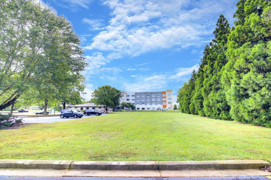 More Photos Of 634 Fairview Rd, Simpsonville Land For Sale