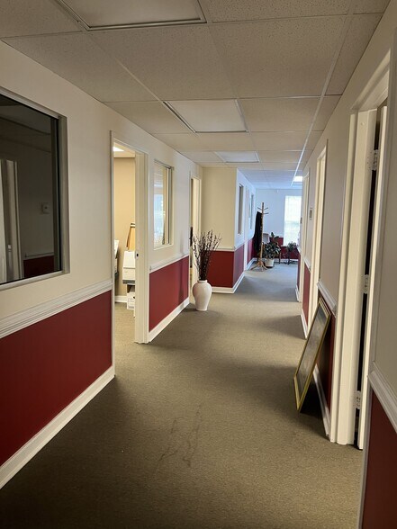 More Photos Of 10712 Ballantraye Dr, Fredericksburg Office Residential For Lease