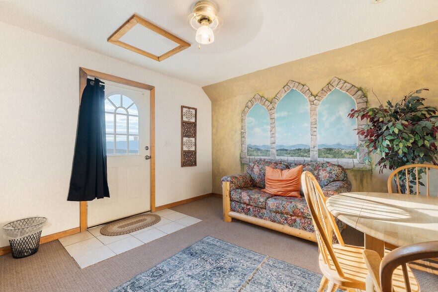 More Photos Of 11550 Pigeon Hollow Rd, Spring City Hotel For Sale