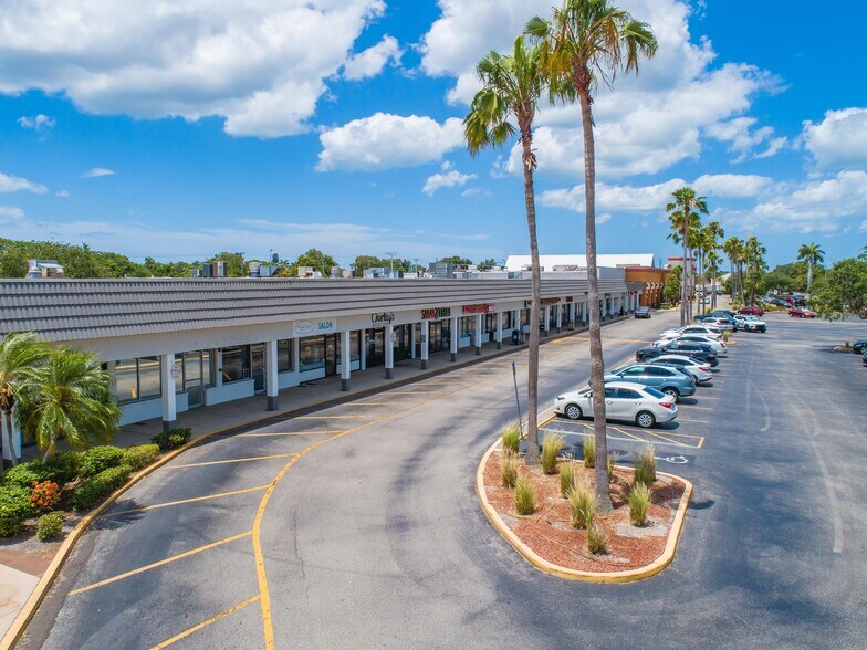 More Photos Of 5505-5805 Manatee Ave W, Bradenton Storefront For Lease