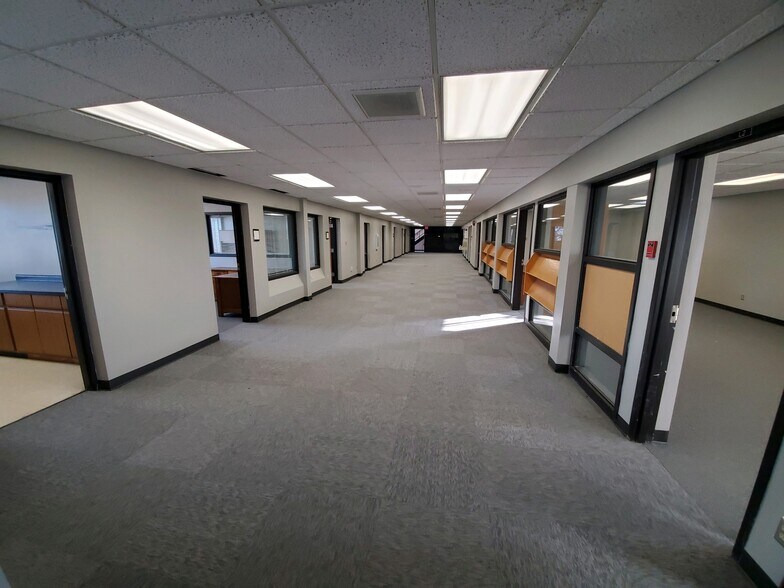 More Photos Of 2690 Fleur Dr, Des Moines Office For Lease