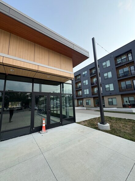 More Photos Of 725 2nd St, Columbus Freestanding For Lease