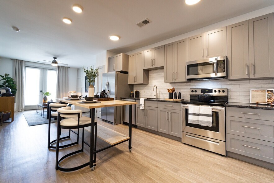 More Photos Of 2533 Woodburn Ave, Cincinnati Apartments For Lease