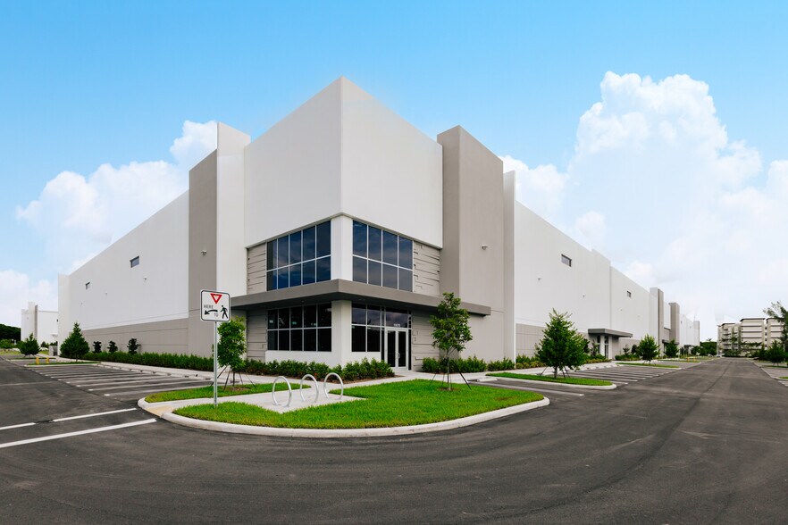 More Photos Of 10547 NW 117th Ave, Miami Unknown For Lease